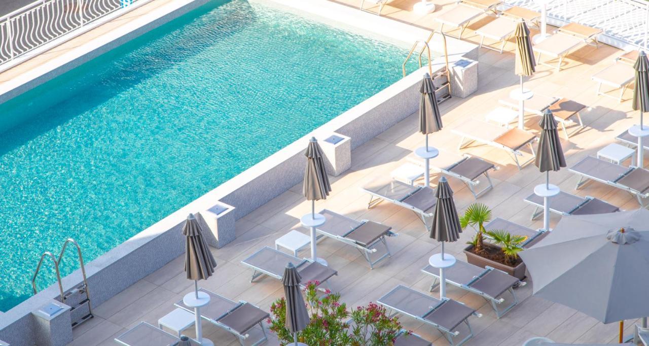 לידו די ג'סולו Hotel Nember מראה חיצוני תמונה