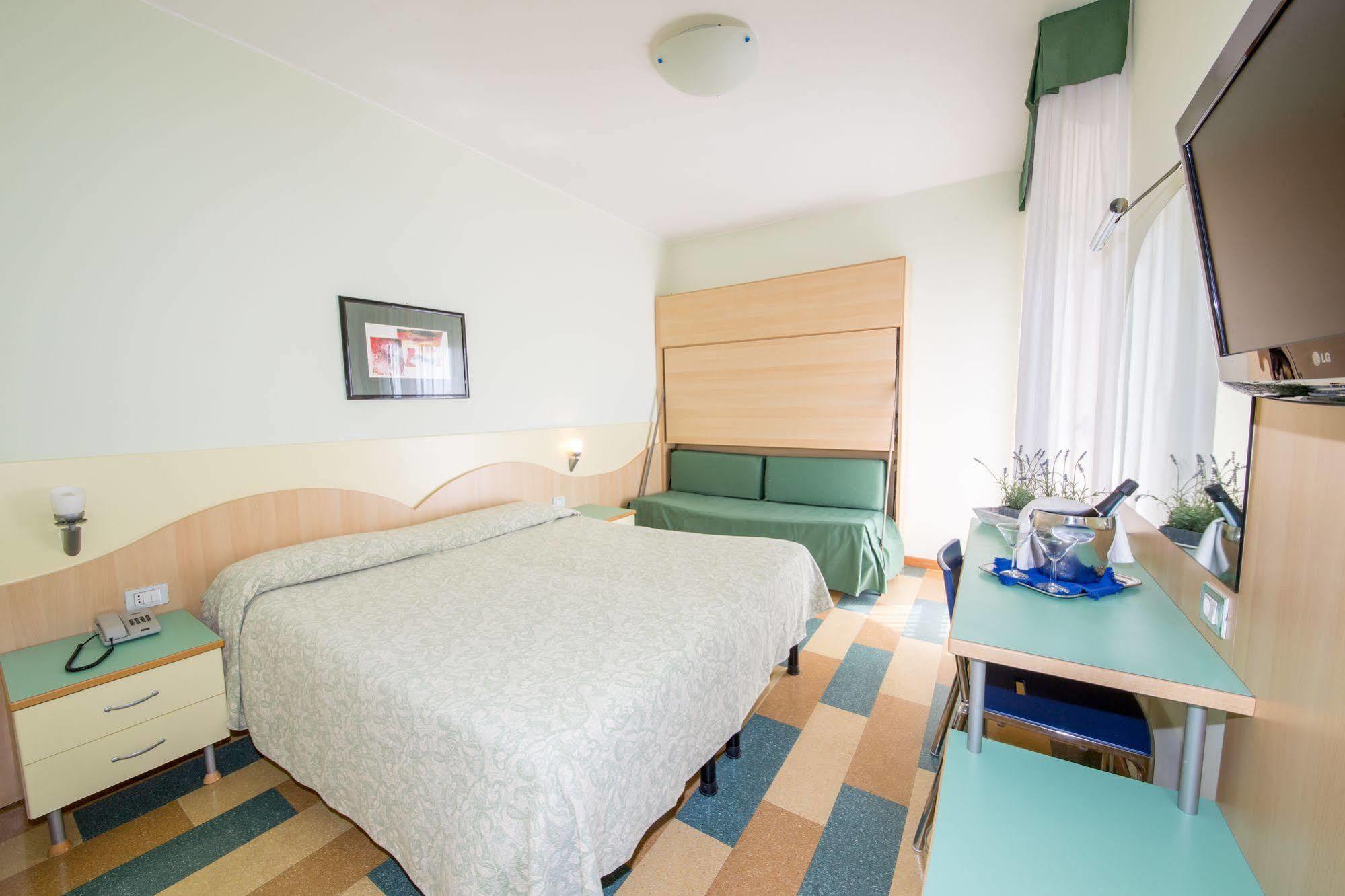 לידו די ג'סולו Hotel Nember מראה חיצוני תמונה