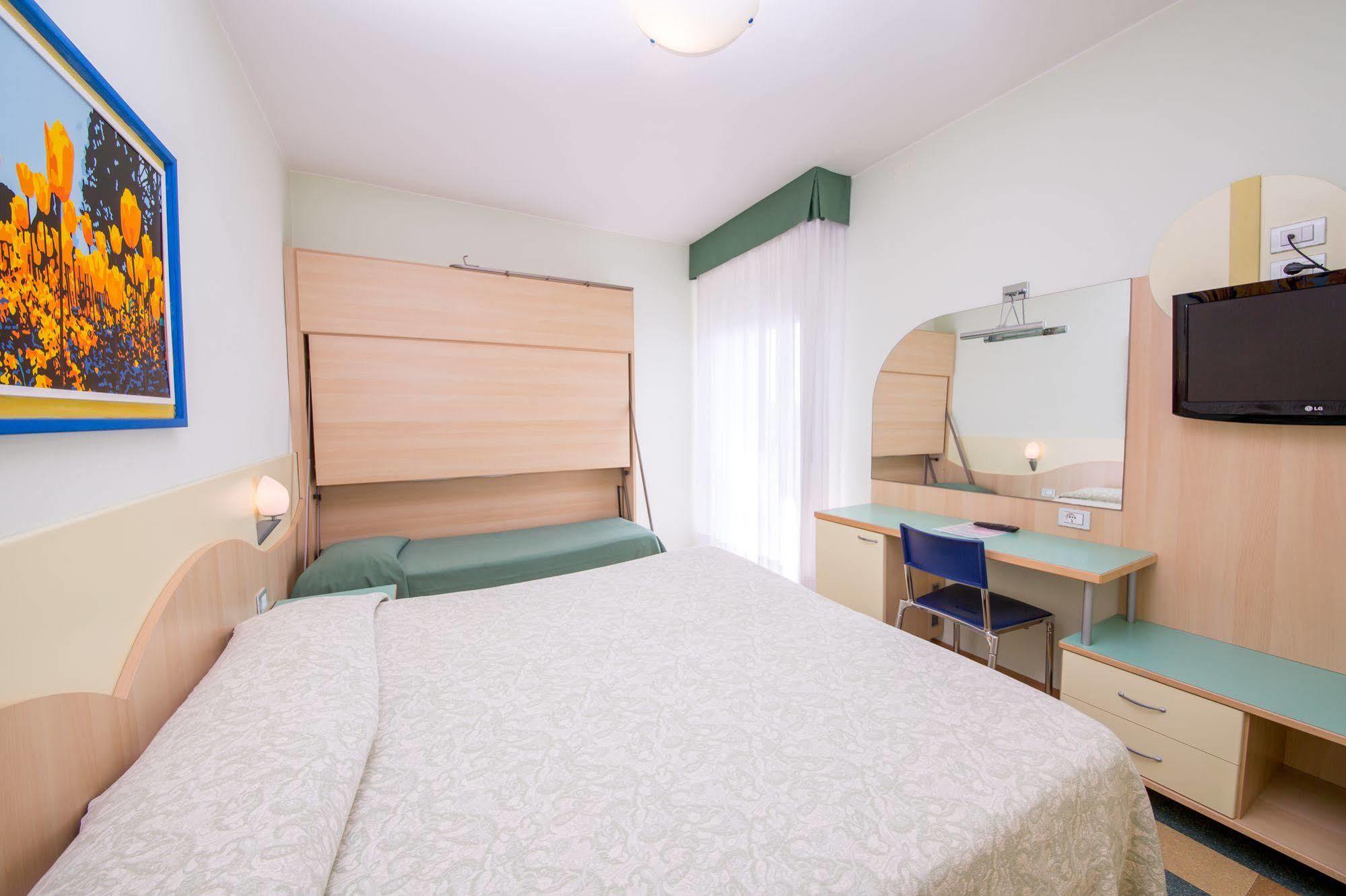 לידו די ג'סולו Hotel Nember מראה חיצוני תמונה